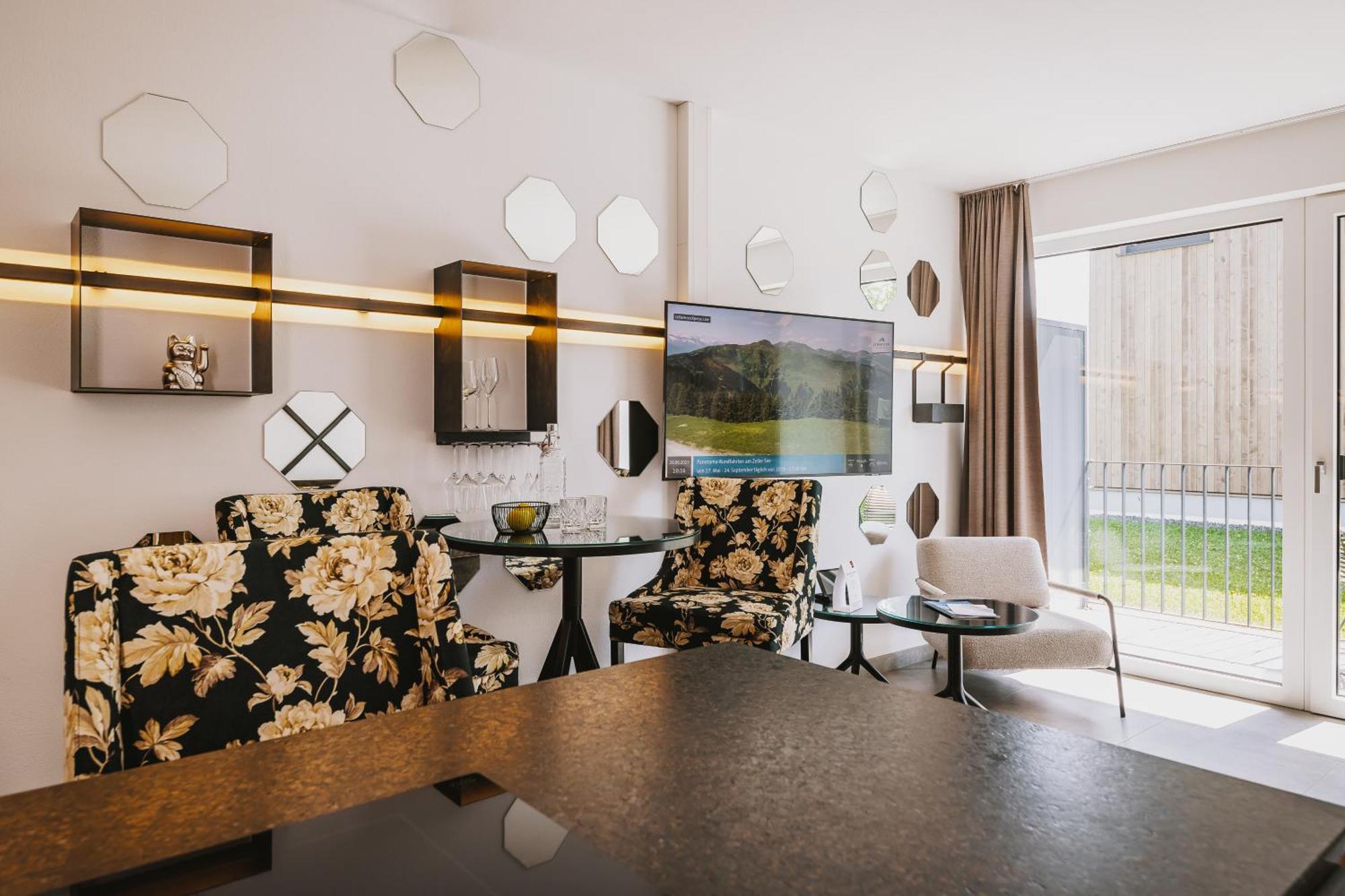 Nikolaus By Avenida Panoramic Wellness Suites Zell am See Exterior photo